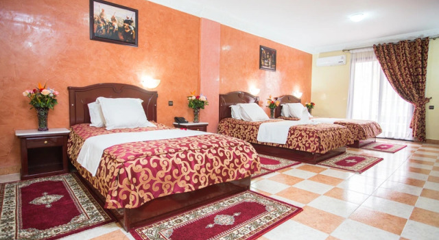 Трёхместный номер Standard с балконом Hotel Les Ambassadeurs