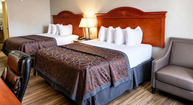 Четырёхместный номер Standard Цокольный этаж Days Inn by Wyndham Apple Valley Pigeon Forge/Sevierville