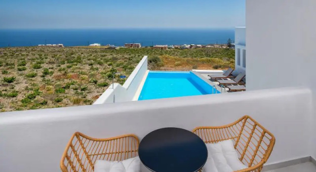 Полулюкс с балконом и с видом на море Seven Suites