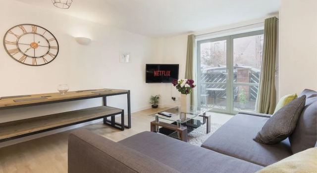 Raleigh Square Apartments, Varaa Huoneisto Asunnot kohteessa Merseyside, Huoneisto