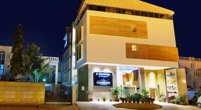 Кровать в общем номере Coraltree Hotel Bangalore
