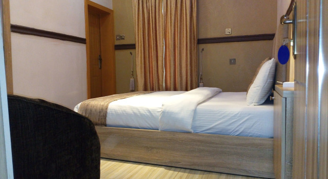 Euro Lounge and Suites