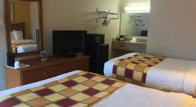 Четырёхместный номер Standard Budget Inn Sanford International Airport
