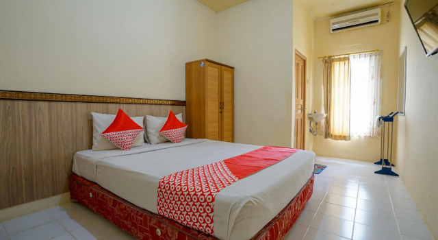 Номер Standard OYO Life 2502 Syariah Triantama Kost
