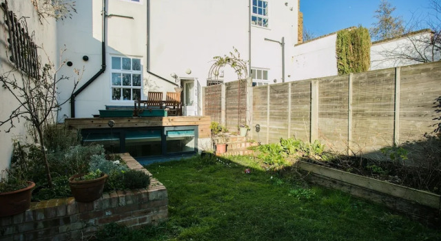 3 Bedroom Apartment Sleeps 6 in Dalston