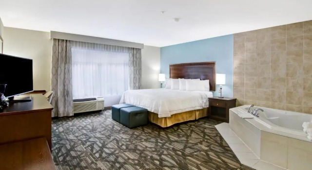 Люкс Hampton Inn & Suites Saint John
