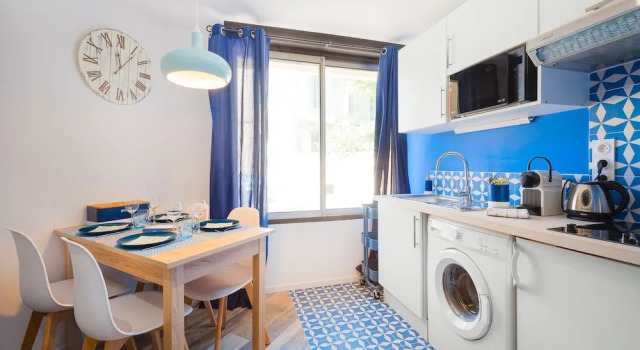 Suites Gaya Confort - Centre Ville, Забронировать Отель Монпелье Hérault, рядом с Торговая палата Hôtel Saint-Côme