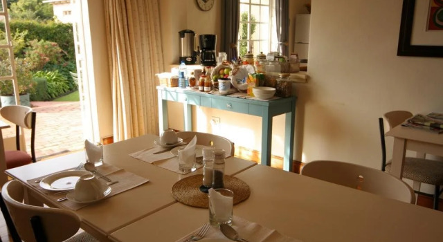 Melville Manor Guest House, Забронировать Гостевой дом Отели Йоханнесбург с бассейном, рядом с Melville Koppies Nature Reserve, Бассейн
