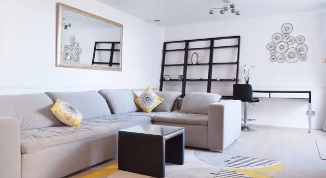 Stunning 2 Bedroom Riverside Flat in Canary Wharf, Забронировать Отель Лондон Большой Лондон, рядом с Парк и ферма «Мадшут»