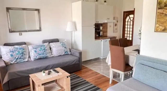 Апартаменты c 1 комнатой с балконом и с видом на море Apartments Valentinovo