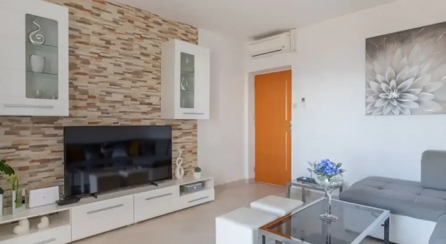 Апартаменты Apartments Blazevic - Two Bed/apt With Hot Tub