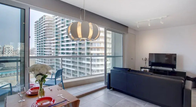 Modern Seaview Apartment In a Prime Location