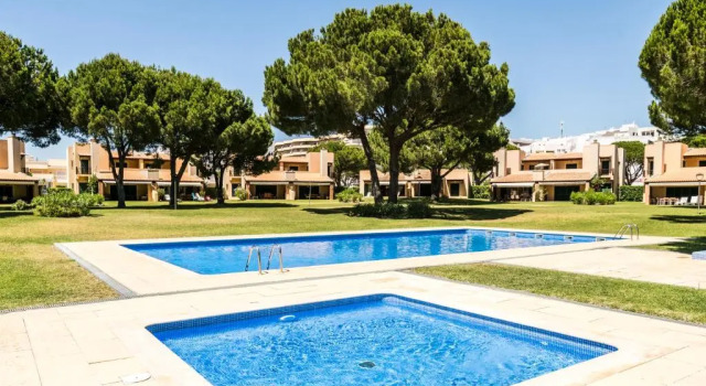 PRIVATE VILLA - Vilamoura Tennis, Rezervovat Vila Hotely v Sotavento s parkováním, Parkování