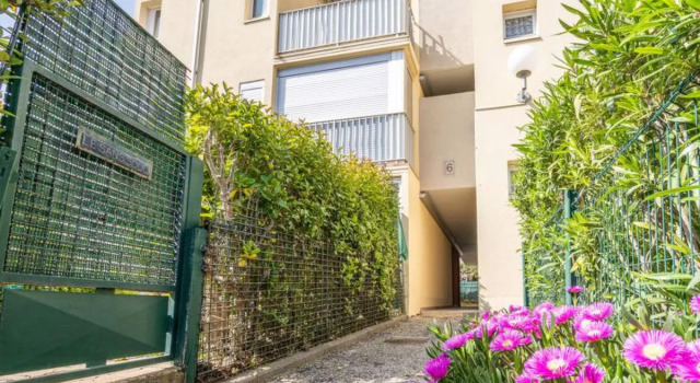 Hameau de Pech I 13418, Varaa Hotelli Hotellit Canal du Midi pysäköinnillä, Pysäköinti