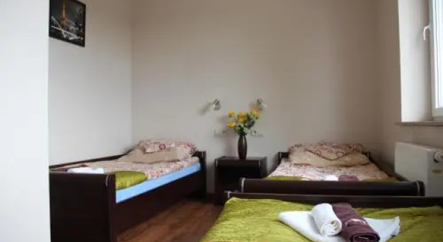 Baza noclegowa Mistral, Book Hotel Hoteller i Sieradz med parkering, Parkering