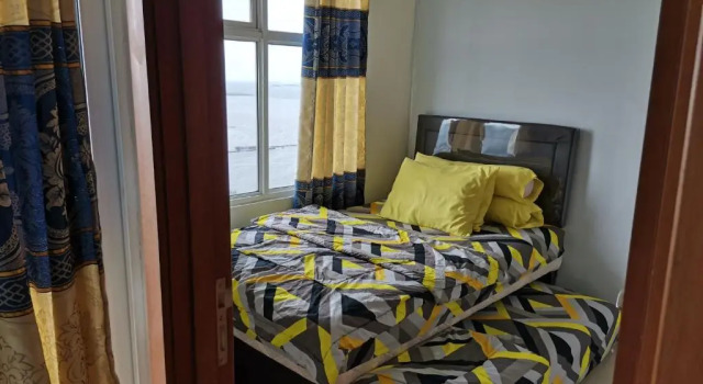5 Beds 2 Bedroom Floor 20, Sea View, Fast Internet, Prenota Hotel Penjaringan 
