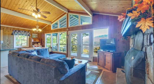 Hot Tub & Mountain Views at Gatlinburg Cabin!
