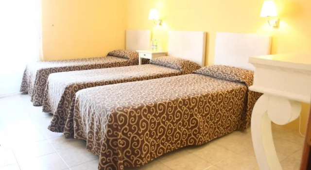 Habitación triple Estándar Hotel Alex