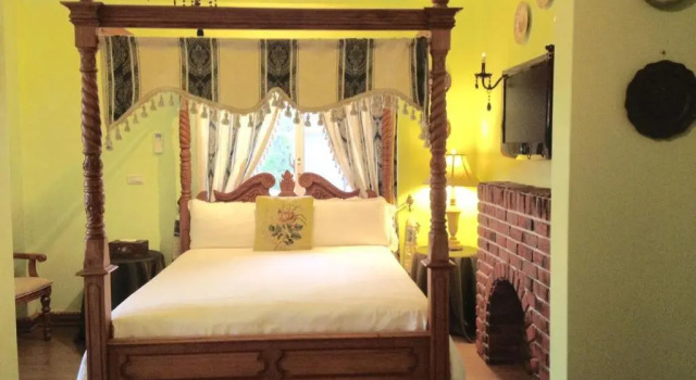 Standard négyágyas szoba a kertre néző kilátással England Castle B&B