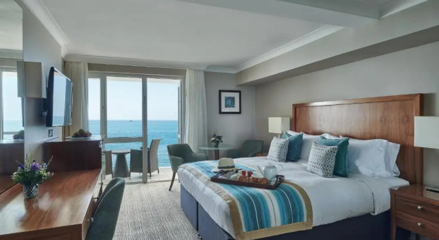Двухместный номер Deluxe L’Horizon Beach Hotel & Spa