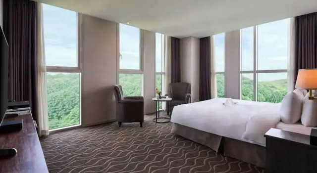 Номер Premium с видом на окрестности Hotel Square Ansan