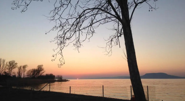Коттедж с 3 комнатами Balaton View Apartment