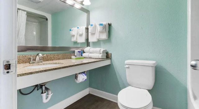 Четырёхместный номер Standard Sandcastle Oceanfront Resort South Beach