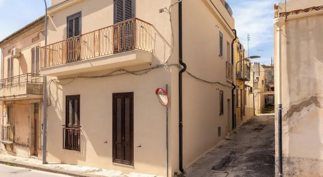 Casa Verga con Terrazza by Wonderful Italy, Забронировать Дом для отпуска Коттеджи Долины Ното, рядом с Города Валь-ди-Ното в стиле позднего барокко, Коттедж