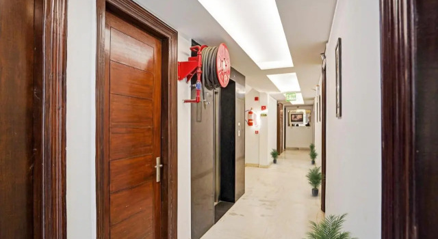 Capital O 88320 Hotel Grand Stays, Забронировать Отель Пахар-Ганж Нью-Дели, рядом с Рынок Садар-Базар
