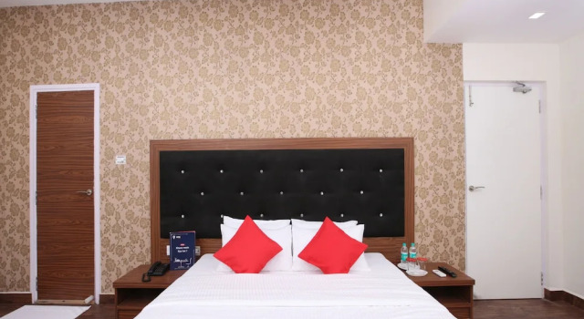 Номер Deluxe Capital O 14043 Hotel Star Holiday