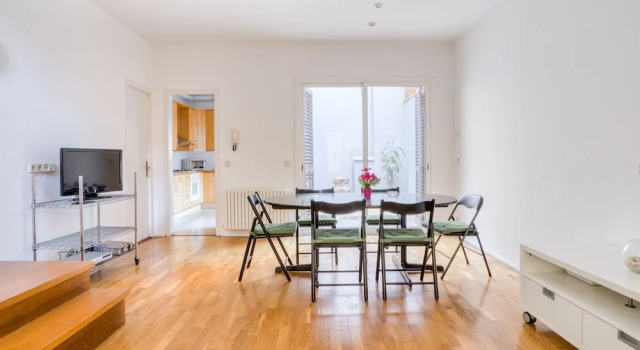 Simplistic Holiday Home in Barcelona With Balcony, Забронировать Отель Сан-Бой-де-Льобрегат Baix Llobregat, рядом с Парк-Комерсиаль-Сант-Бои