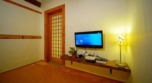 Jeonju Hanok Midam, Забронировать Отель Чонджу Чолла-Пукто, рядом с Корейский традиционный культурный центр
