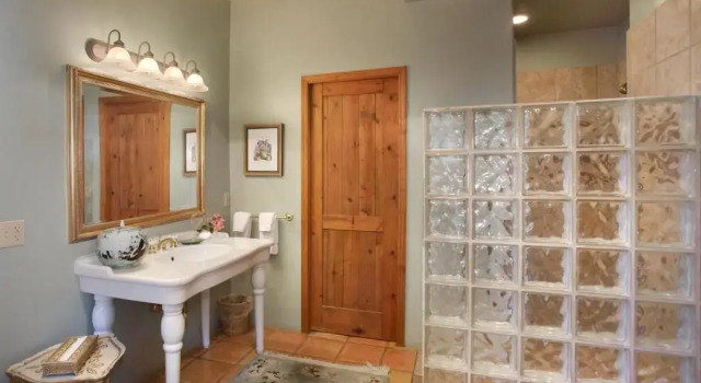 Люкс Deluxe Cactus Cove Bed and Breakfast Inn