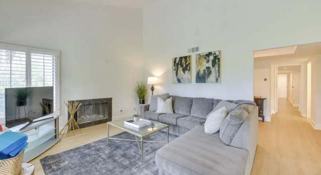 Quiet Palm Desert Condo: Workspace & Pool Access!, Забронировать Отель Палм-Дезерт Coachella Valley, рядом с Living Desert Zoo Gardens