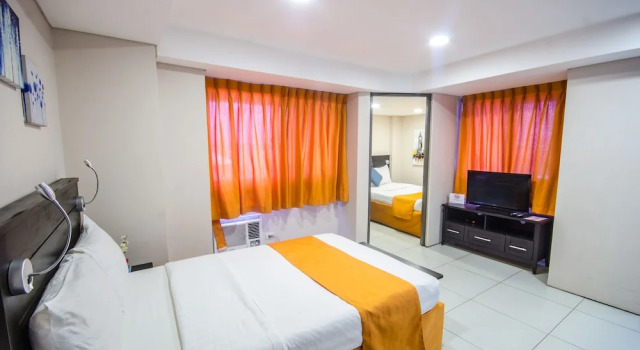 Четырёхместный номер Standard с балконом Jade Hotel and Suites
