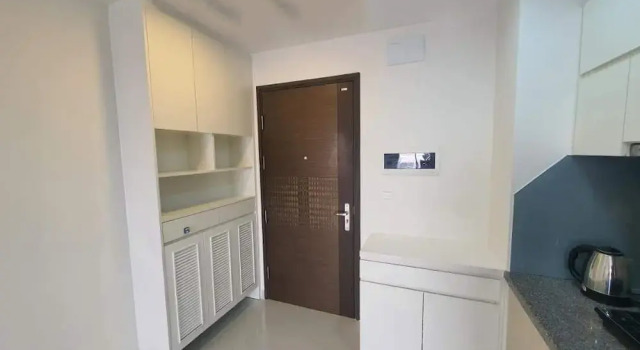 Апартаменты Deluxe Quiet Luxury Suite with Balcony - City View - Zenity District 1