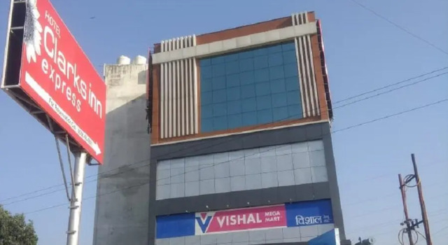 Hotel Aakriti Clarks Inn Express, Réserver Hôtel Bareli Uttar Pradesh