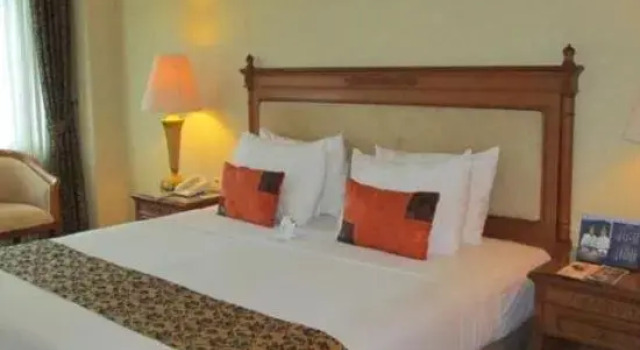 Полулюкс Grand Elty Singgasana Hotel