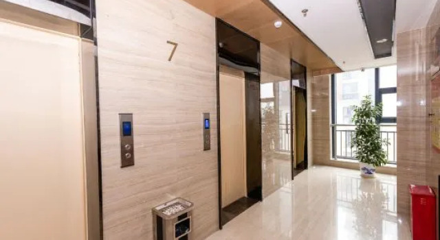 Elong R.YUN Hotel (Zhangshu Fortune Times Plaza), Rezerwuj Hotel Zhangshu Jiangxi