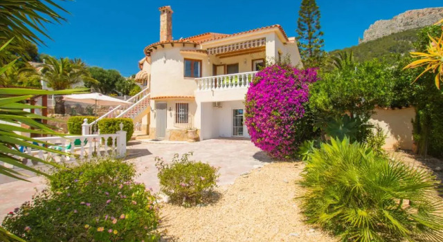 Villa Erik - PlusHolidays, Забронировать Вилла Отели Кальпе с бассейном, Бассейн