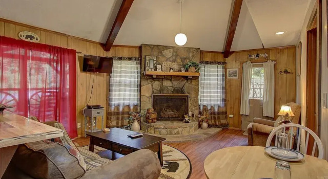 Bear Hugs 1 Bedroom 1 Bathroom Chalet