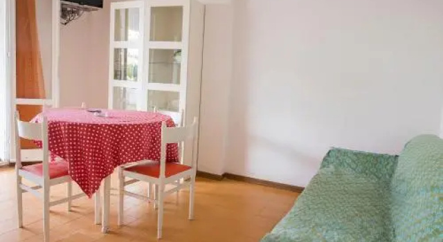 M49 - Marcelli, trilocale con giardino a 100 metri dal mare, Rezervovat Hotel Marcelli 