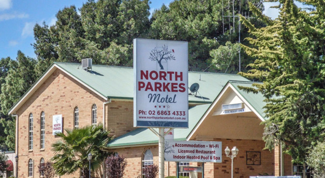 North Parkes Motel, Забронировать Мотель Отели Паркс 4 звезды, рядом с Смотровая площадка «Мемориал-Хилл», 4*