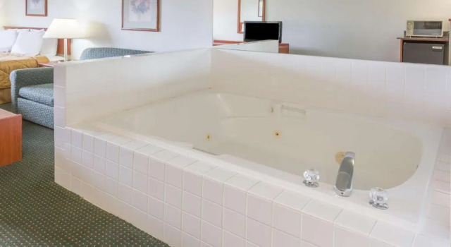 Люкс Deluxe Travelodge by Wyndham, Newberg