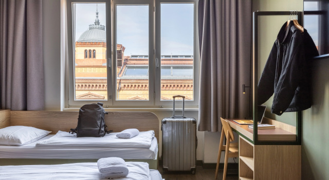 Standart üç kişilik oda MEININGER Hotel Berlin Mitte