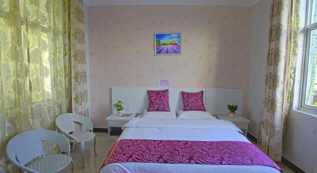 Lijiang Airport Yijia Hotel