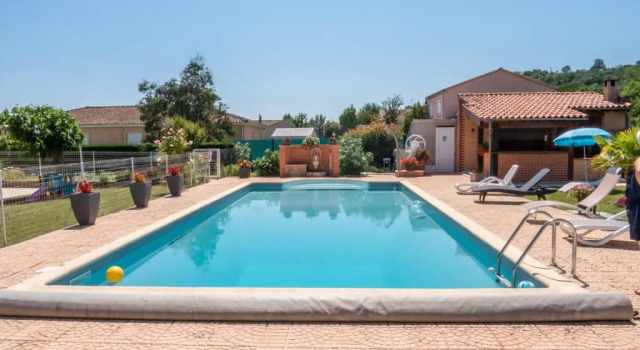 Villa Calabrisella, Rezerwuj Apartament Hotele w Lescure-d'Albigeois z basenem, Basen