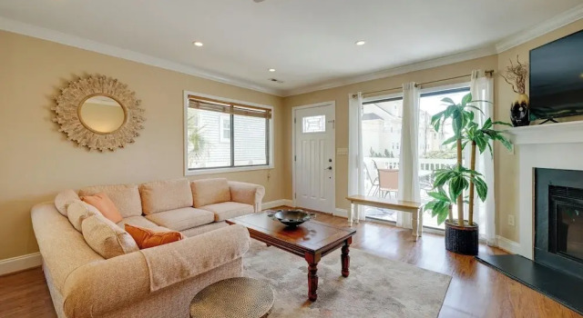 Condo w/ 2 Decks - Steps to Wrightsville Beach!