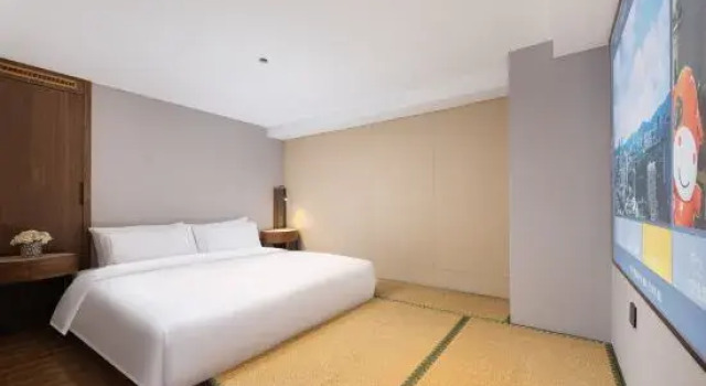 Кровать в общем номере UrCove Tianjin Eye