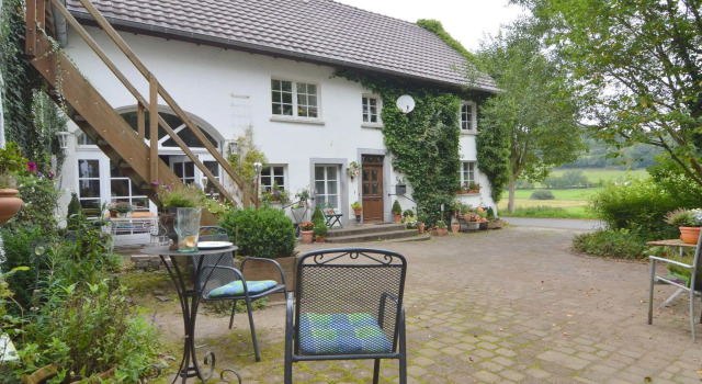 Romantic ground-floor apartment for 2 people, Boek Appartement Immerath Vulkan Eifel